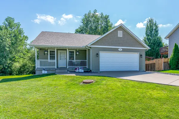 16 W Village Circle, Davenport, IA 52806