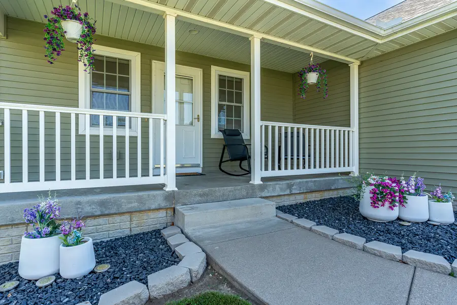 16 W Village Circle, Davenport, IA 52806 - #2