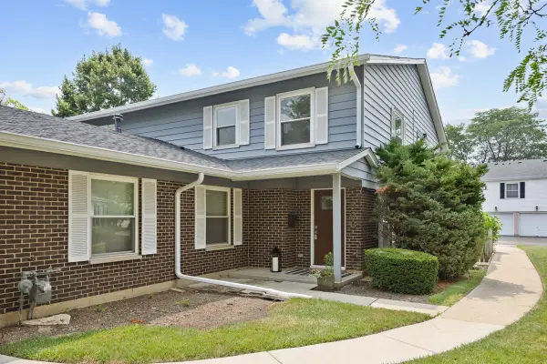 806 Pahl Road #806, Elk Grove Village, IL 60007
