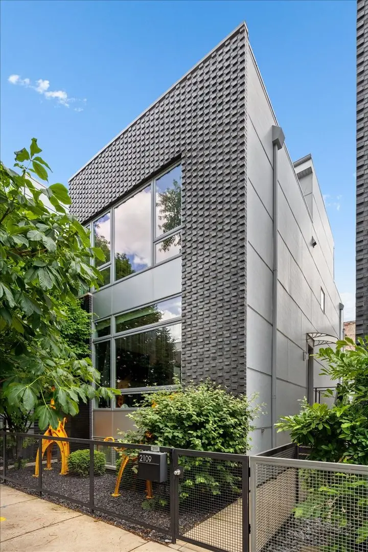 2109 W Race Avenue, Chicago, IL 60612 - #1