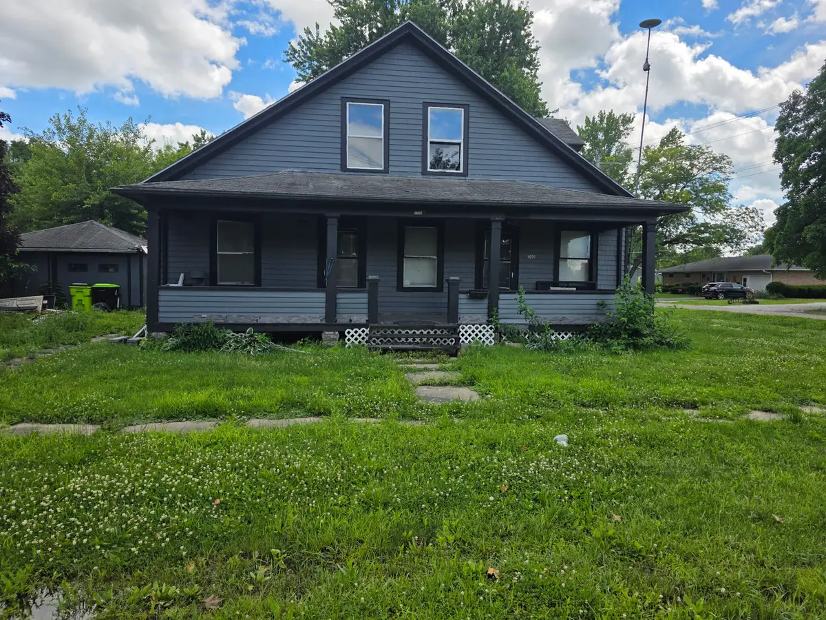 702 Locust Street, Carthage, IL 62321 - #1