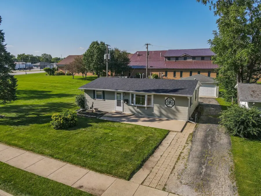 147 E Fifth Street, Manteno, IL 60950 - #2