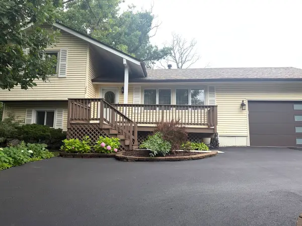 209 Rivers Drive, Lake Bluff, IL 60044
