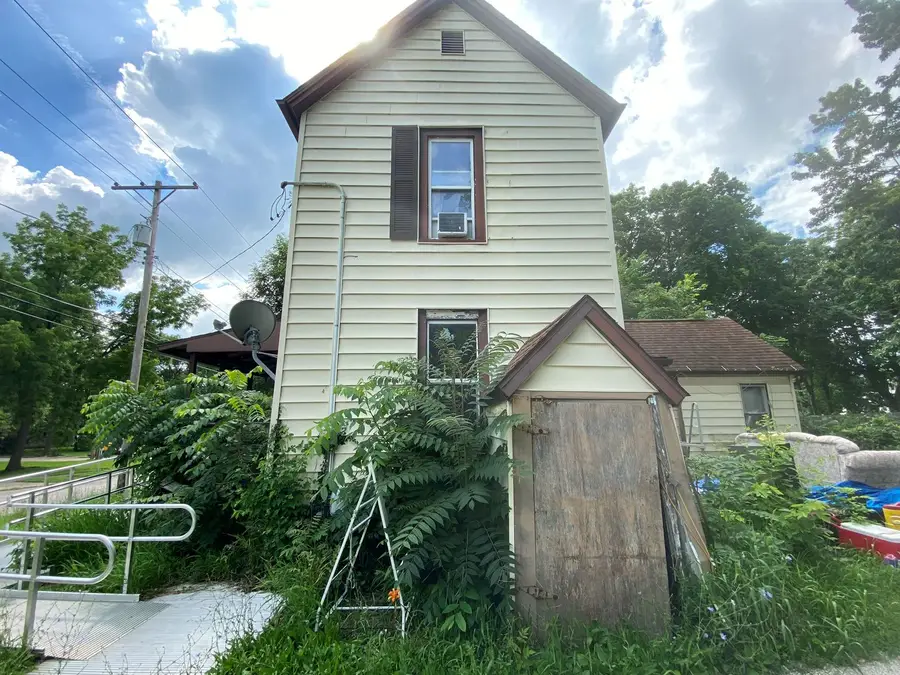1413 W Oakland Avenue, Bloomington, IL 61701 - #2