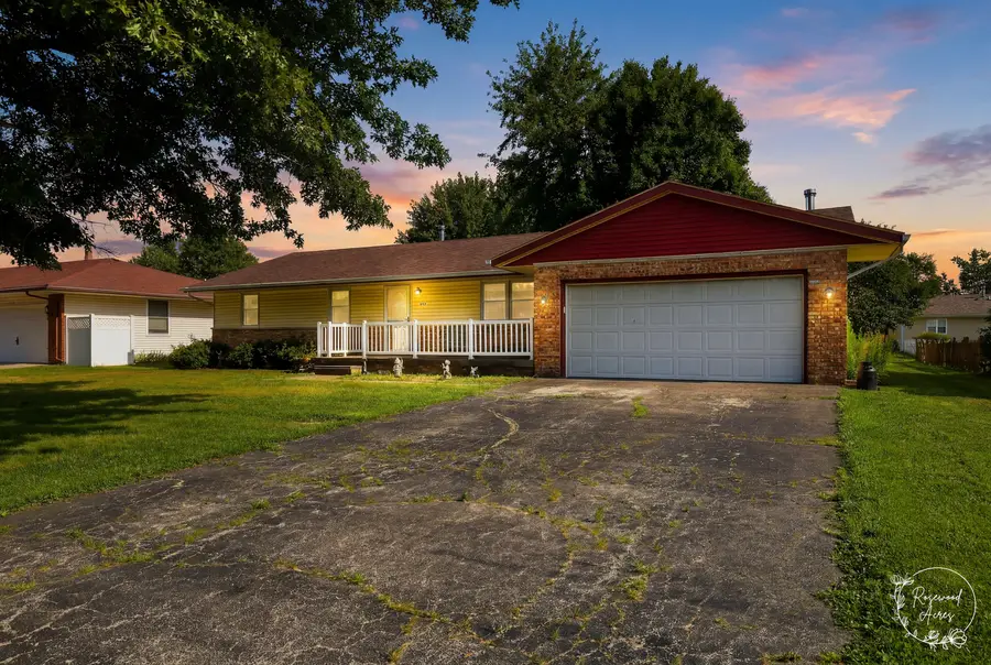 705 E Rosewood Street, Watseka, IL 60970 - #2