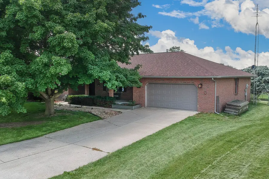404 Sunset Drive, Colfax, IL 61728 - #3