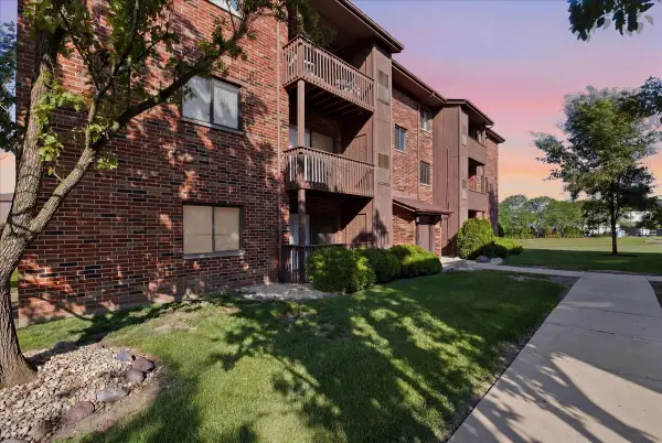 15805 Peggy Lane #6, Oak Forest, IL 60452
