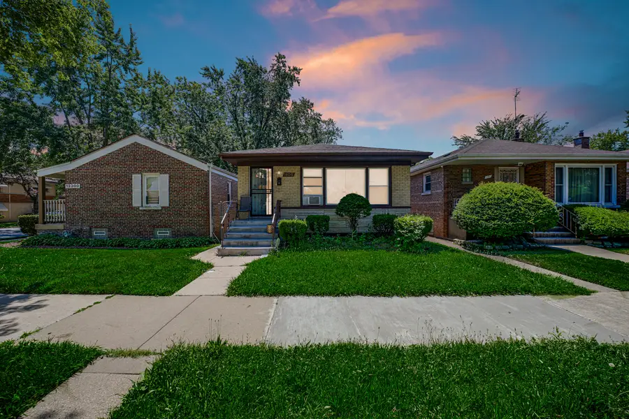 1105 W 123rd Street, Calumet Park, IL 60827 - #2