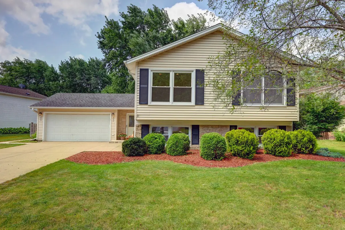 223 W Tanglewood Drive, Arlington Heights, IL 60004 - #1