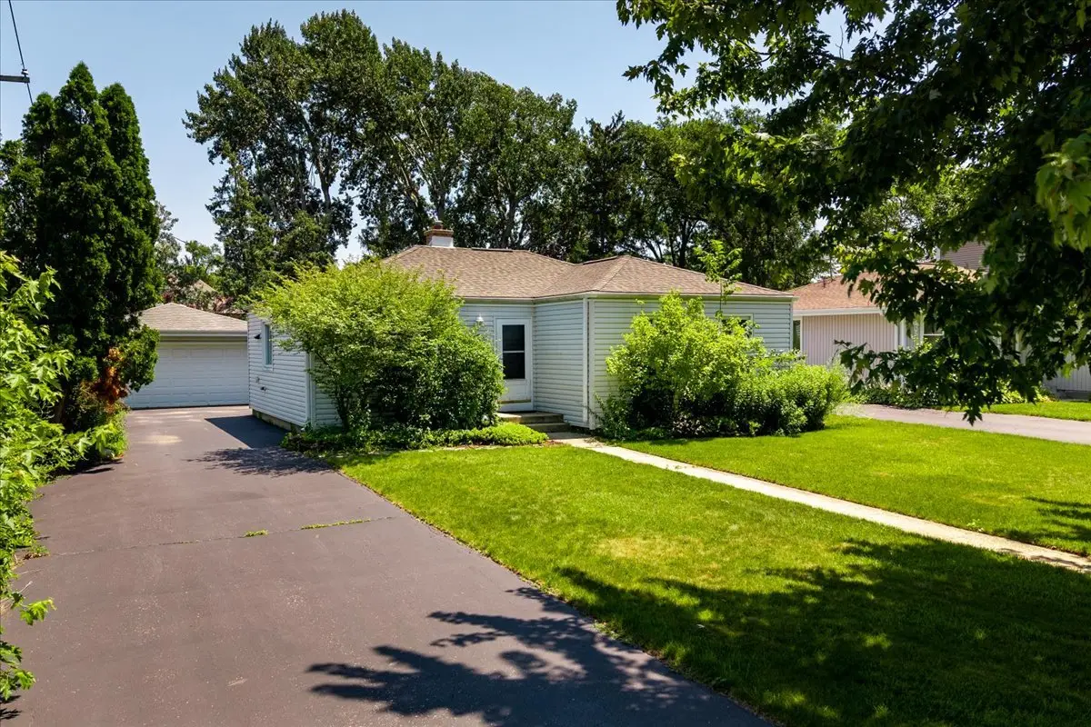 17 S Walnut Street, Palatine, IL 60067 - #1
