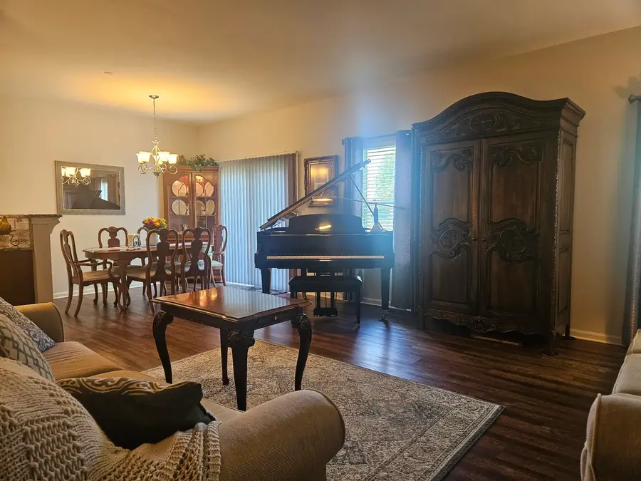 1811 Candlelight Circle, Montgomery, IL 60538 - #3