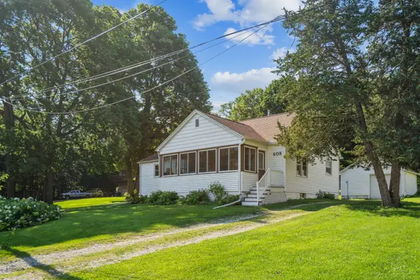 608 3rd Avenue, Cordova, IL 61242