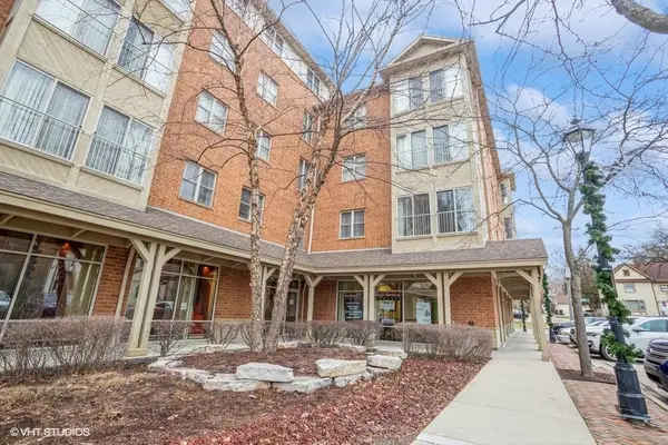 100 N Bokelman Street #429, Roselle, IL 60172