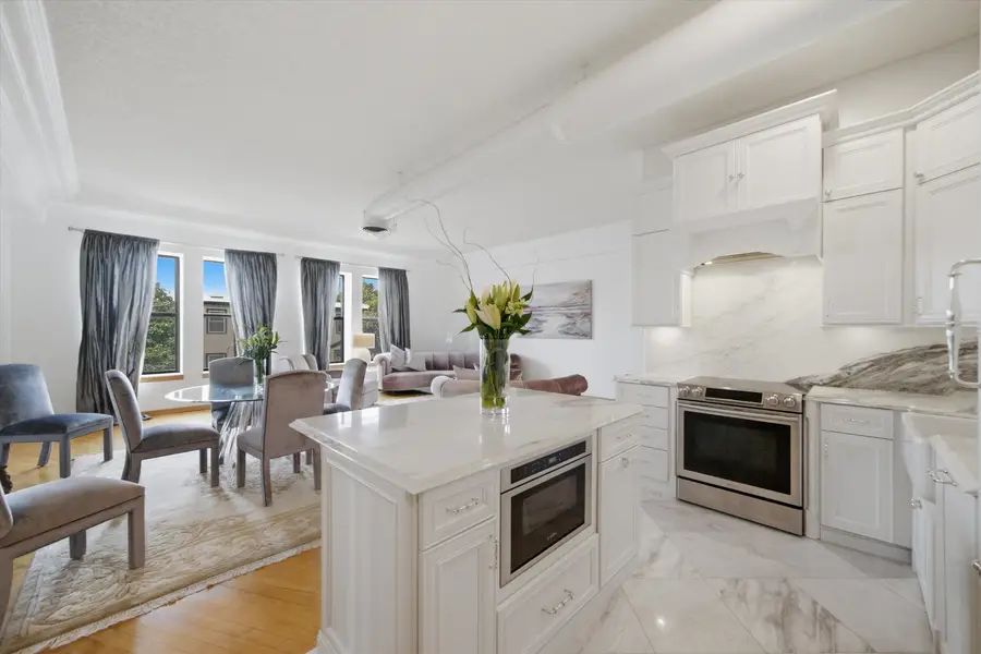 3323 N Paulina Street #3F, Chicago, IL 60657 - #2