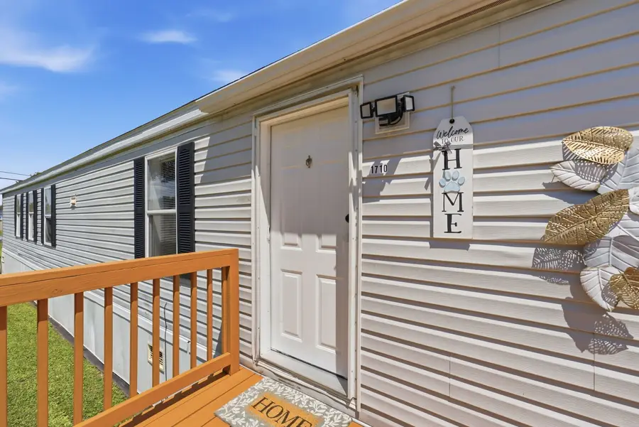 1710 W 4th Avenue, Coal Valley, IL 61240 - #2