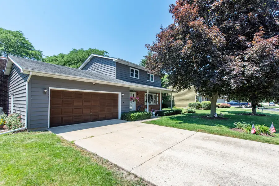 512 Cavin Avenue, Winthrop Harbor, IL 60096 - #2