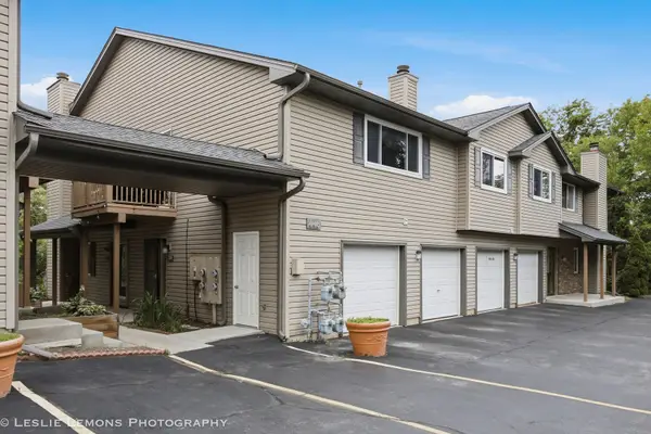 446 Valley Drive #201, Naperville, IL 60563