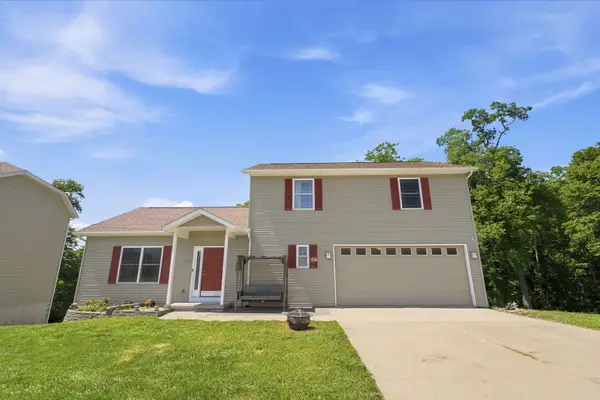11 Oakley Drive, Le Claire, IA 52753