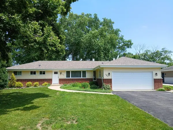 121 N Mandel Lane, Prospect Heights, IL 60070