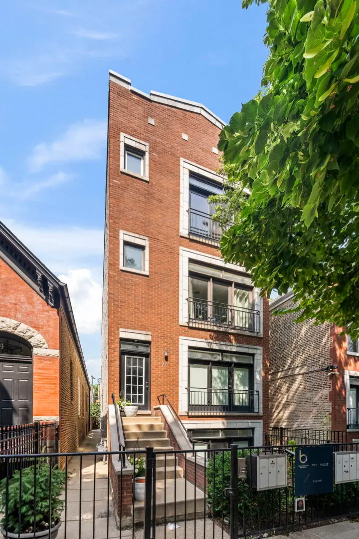 876 N Hermitage Avenue #3, Chicago, IL 60622 - #1