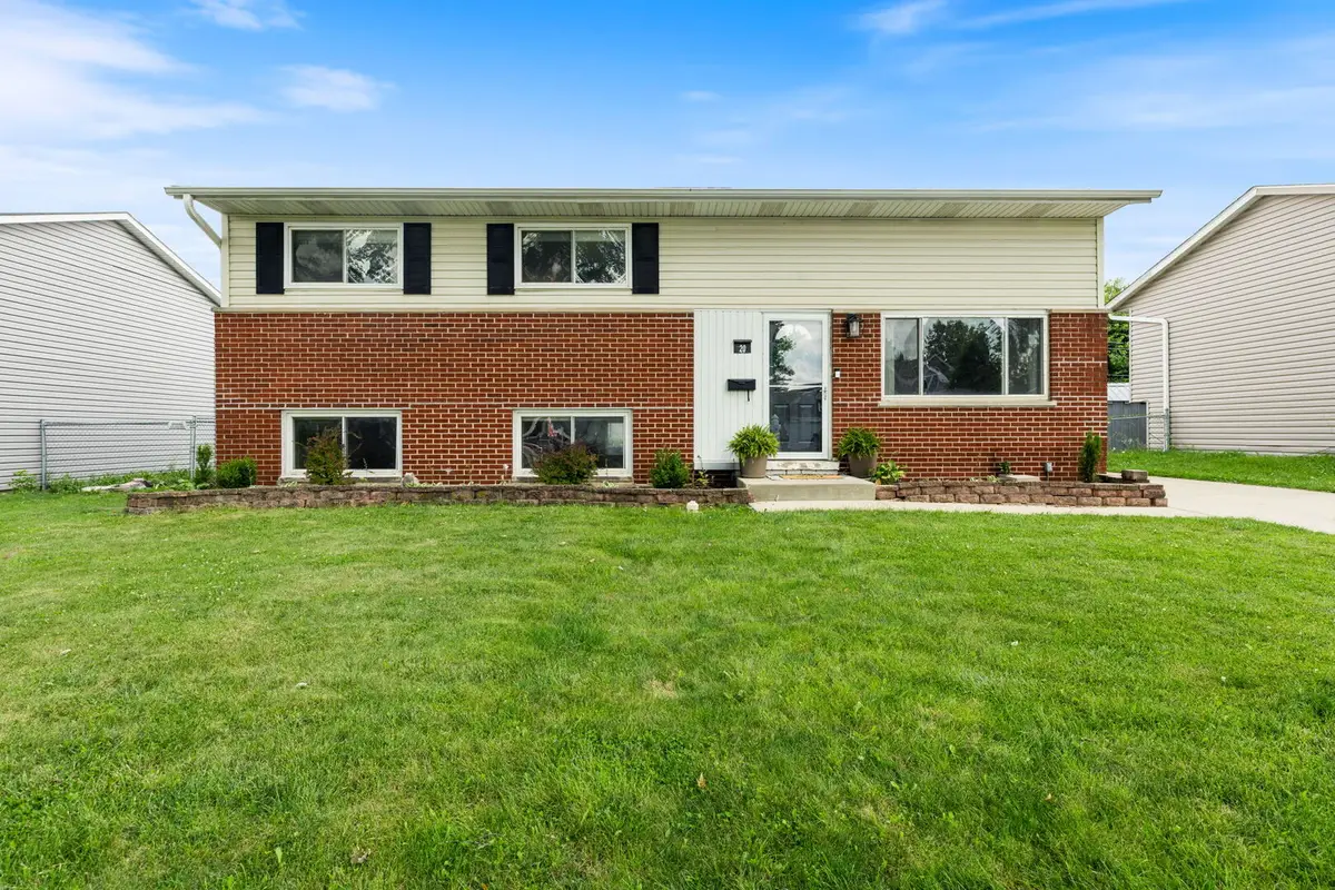 20 W Fullerton Avenue, Glendale Heights, IL 60139 - #1