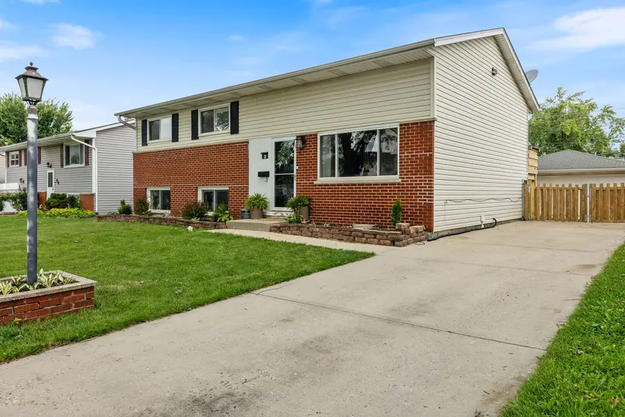 20 W Fullerton Avenue, Glendale Heights, IL 60139 - #2
