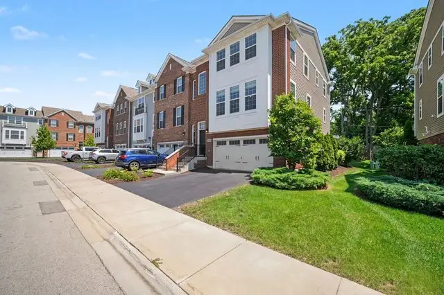 2492 Huntleigh Lane, Woodridge, IL 60517 - #2