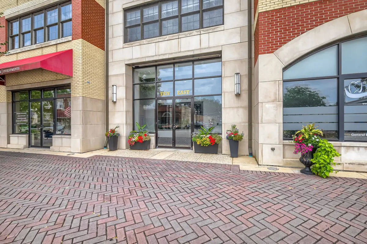 10 E Burlington Street #3B, Riverside, IL 60546 - #1