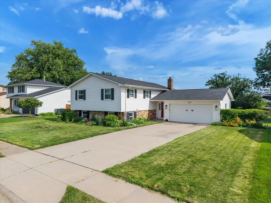 2903 W 35th Street, Davenport, IA 52806 - #3