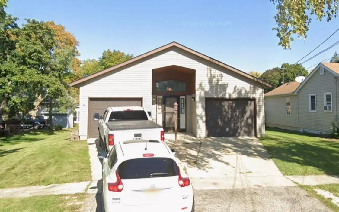 716 E 4th Street, Belvidere, IL 61008 - #1