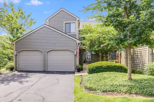 447 White Oak Lane #1135B, Lake Barrington, IL 60010