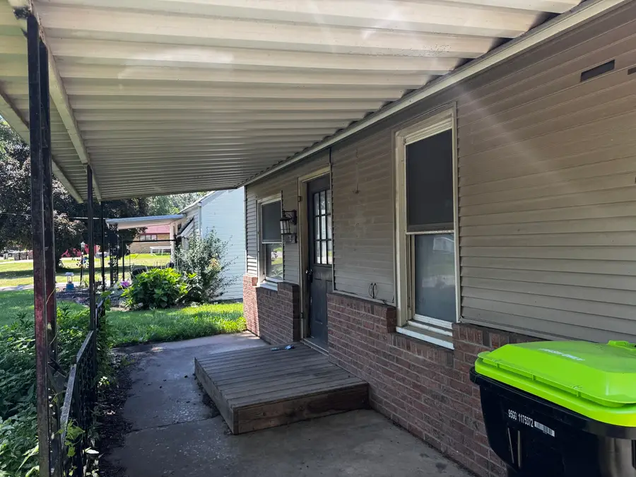 1175 N Jackson Street, Bushnell, IL 61422 - #2