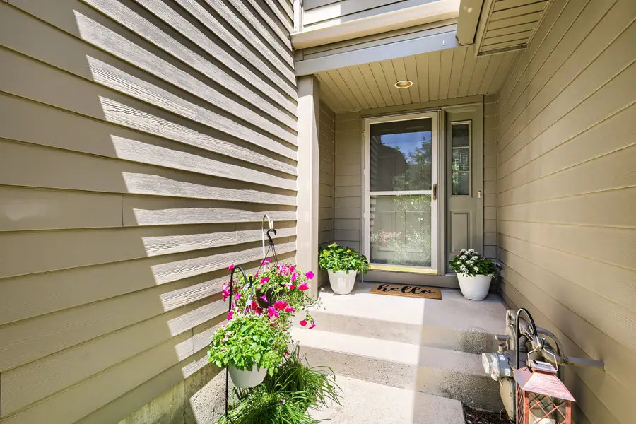 2016 Jeffrey Lane #2016, Elgin, IL 60123 - #2