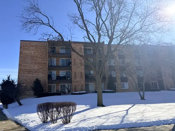 500 W Huntington Commons Road #255, Mount Prospect, IL 60056