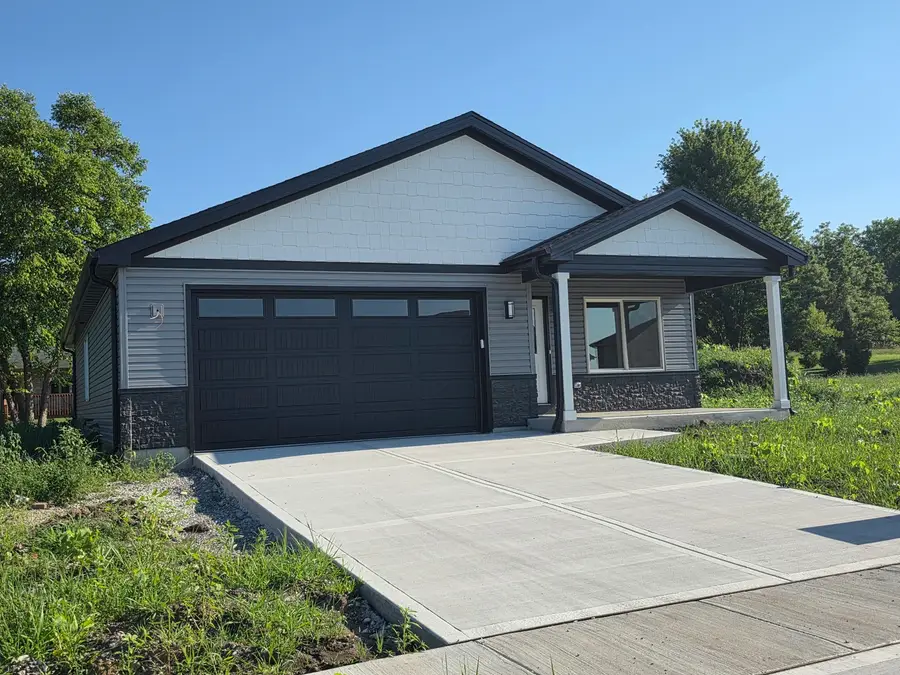 406 E Butler Avenue, Grant Park, IL 60940 - #2