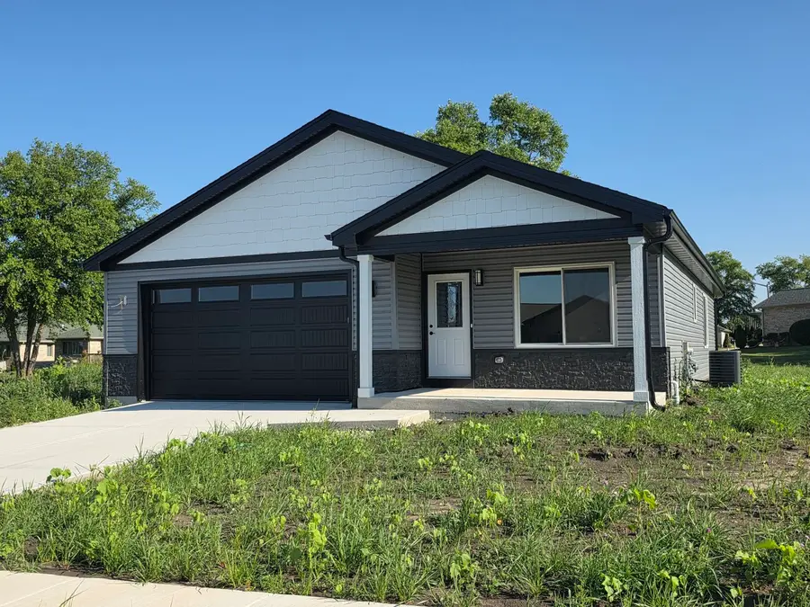 406 E Butler Avenue, Grant Park, IL 60940 - #3