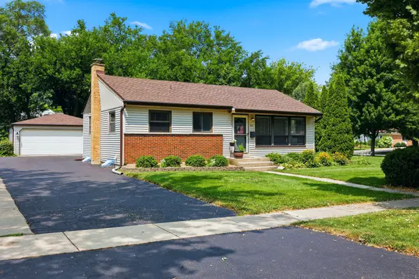 202 Bonnie Brae Avenue, Itasca, IL 60143