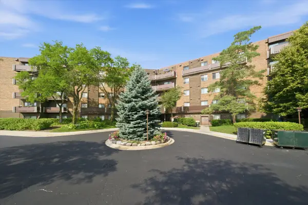 840 Wellington Avenue #215, Elk Grove Village, IL 60007
