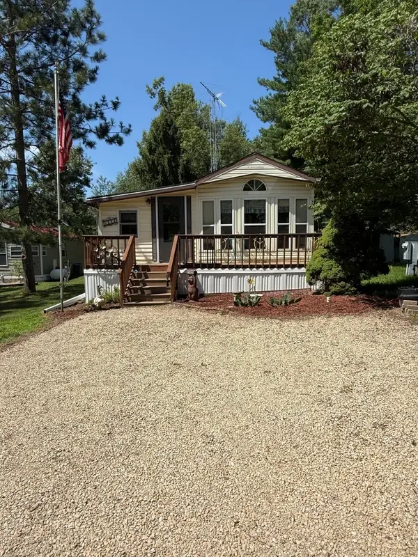 8-121 Woodhaven Lakes, Sublette, IL 61367