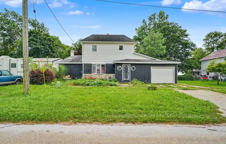 105 W Maple Street, Roberts, IL 60962 - #2