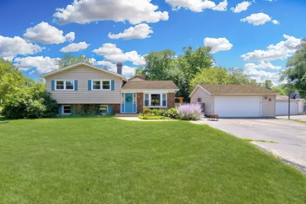 2420 SE Thornwood Drive, Lindenhurst, IL 60046