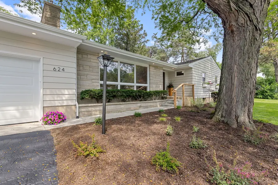 624 Willow Lane, Geneva, IL 60134 - #3