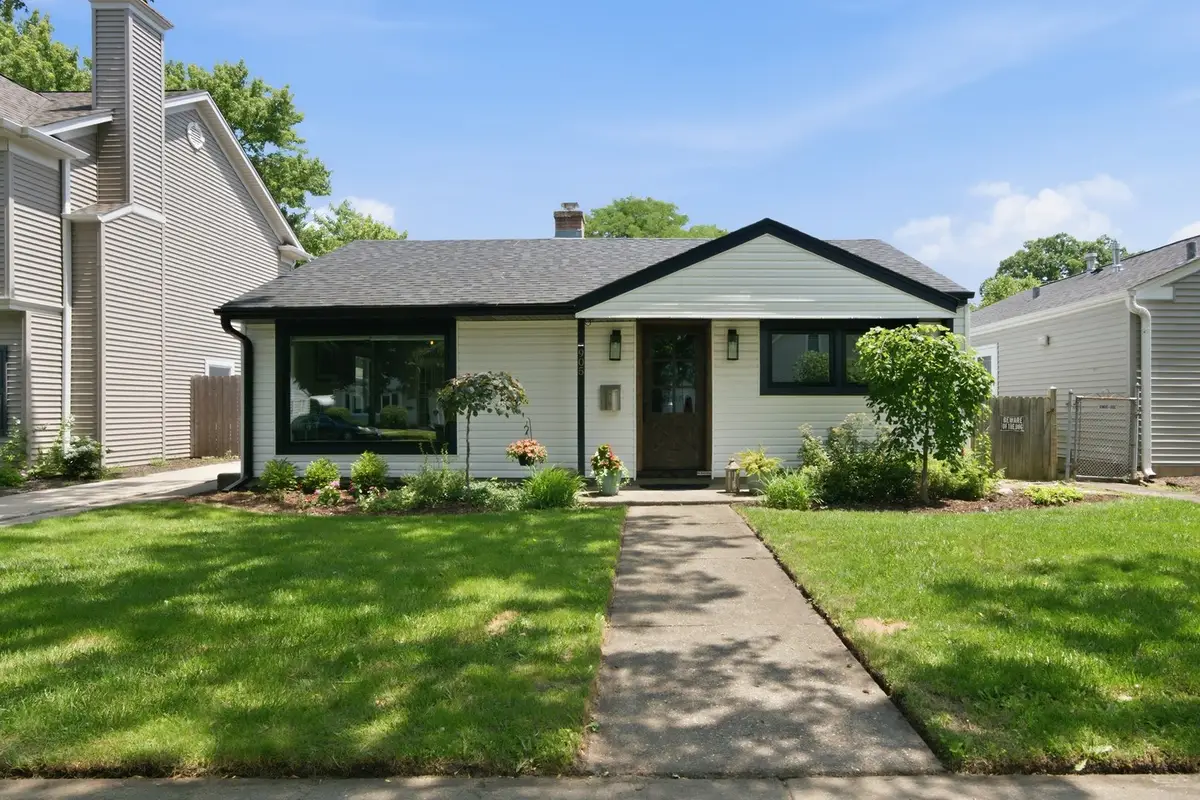 905 N Douglas Avenue, Arlington Heights, IL 60004 - #1