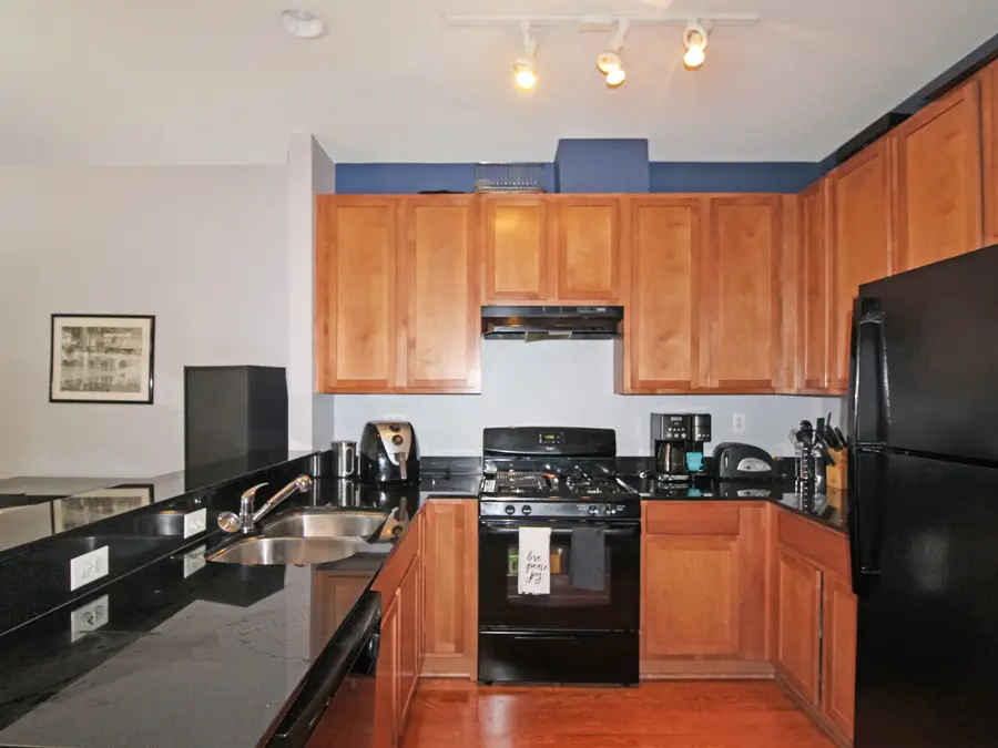 2409 W 32nd Place, Chicago, IL 60608 - #2