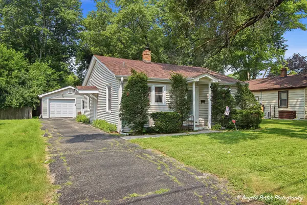 1019 N Madison Street, Woodstock, IL 60098