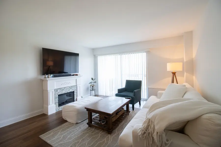 6833 N Kedzie Avenue #504, Chicago, IL 60645 - #3