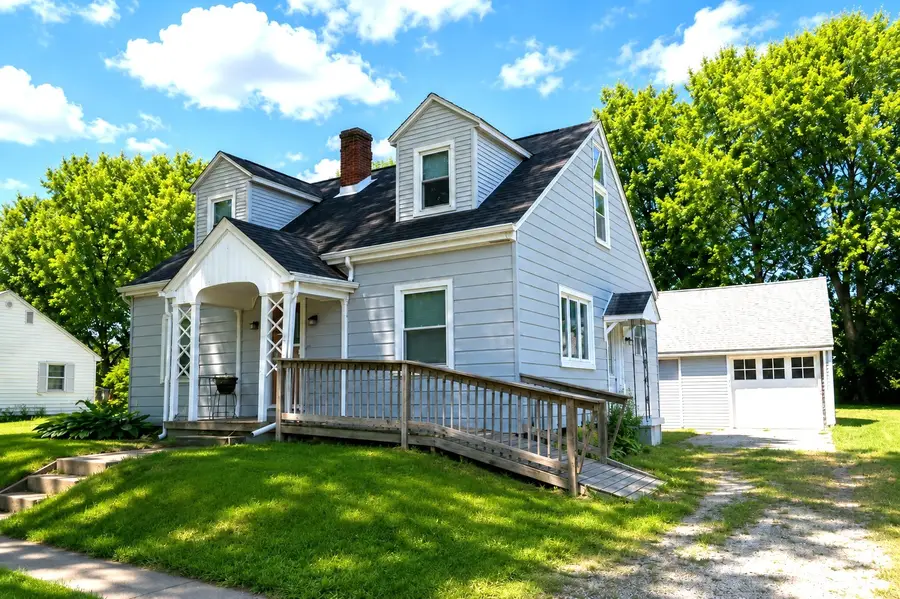1402 W 3rd Street, Sterling, IL 61081 - #3
