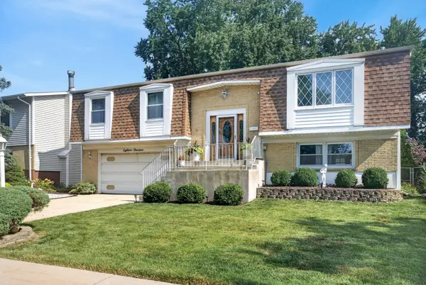 1814 W Catalpa Lane, Mount Prospect, IL 60056