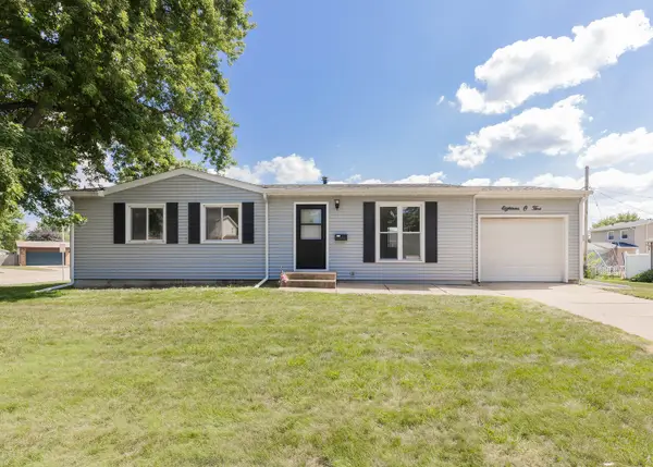 1805 Danbury Drive, Bettendorf, IA 52722