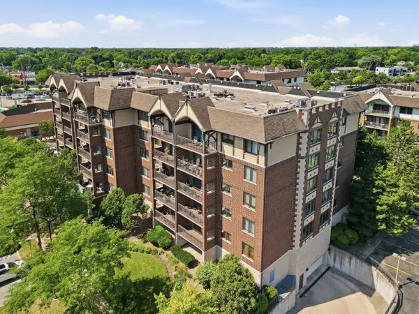 10 S Wille Street #209, Mount Prospect, IL 60056